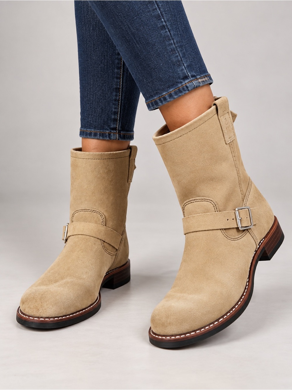 Red Wing Shoes Womens
Short Engineer Sand Mohave
NO.3358 10B
